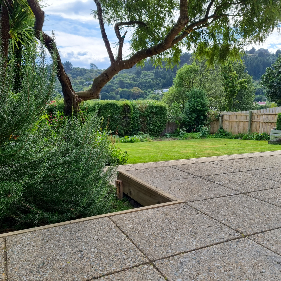 Medium Clutha Stone Paving